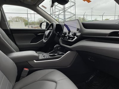 2024 Toyota Highlander Hybrid XLE