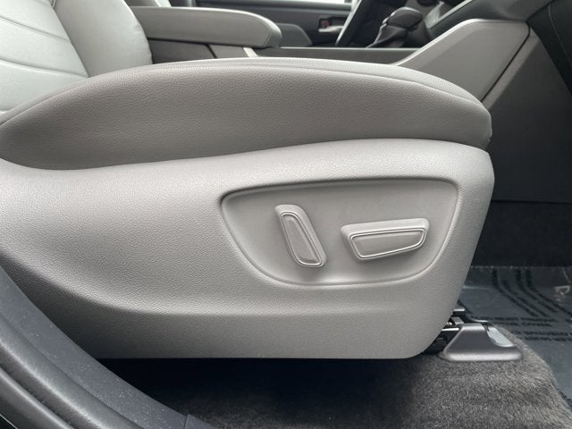 2024 Toyota Highlander Hybrid XLE