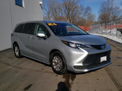 2024 Toyota Sienna LE