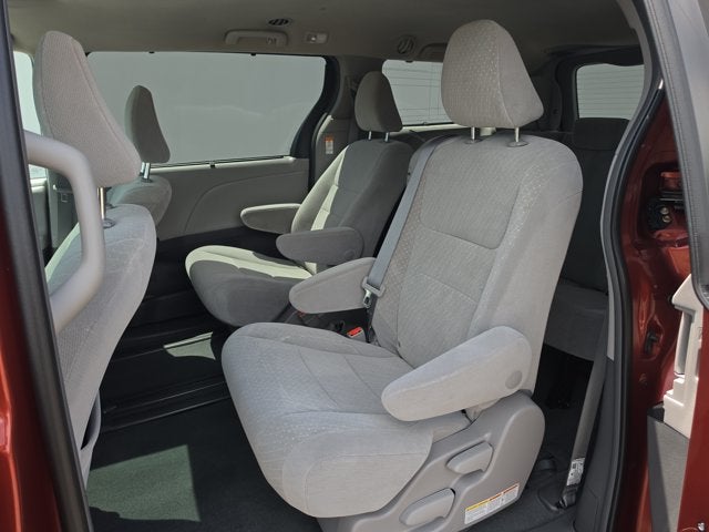 2019 Toyota Sienna LE