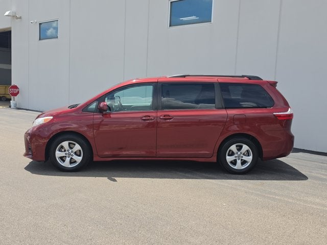 2019 Toyota Sienna LE