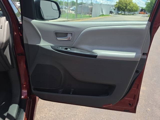 2019 Toyota Sienna LE
