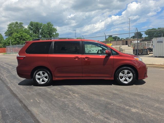 2019 Toyota Sienna LE