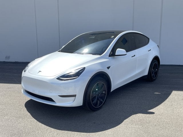 Used 2024 Tesla Model Y Long Range with VIN 7SAYGDEE4RA260829 for sale in Waukegan, IL